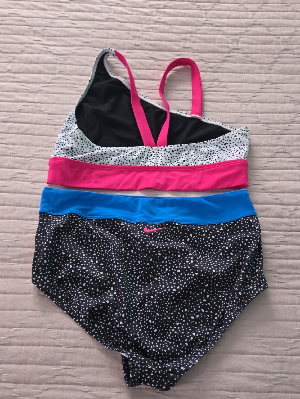 Nike - Picture 2 of 3